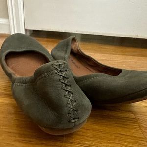 Size 10 olive suede lucky brand flats
